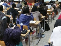 112學年度大學學雜費調幅上限0.53% 最遲6/5申請