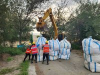 杜蘇芮來襲 台南濱南路太空包堵防風林缺口防積沙