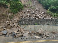 高雄山區降雨 茂林132線道出現落石