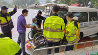 台中傍晚降雨  警消助新社文康中心長者返家