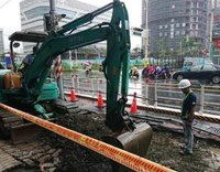 高雄車站前建國路人潮增  市府進行人行道改善工程