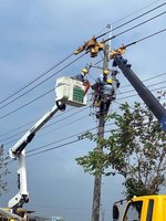 嘉縣因風災鹽塵害逾4萬戶停電 搶修5天復電