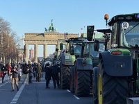 抗議政府取消柴油稅補貼 德農民開拖拉機癱瘓交通