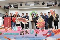 歲末送暖 高市贈400偏鄉弱勢生年菜、紅包與福袋