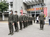 海軍陸戰隊1年期義務役屏東龍泉報到  役男：可強壯身體