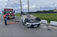 通緝犯台南車禍翻車 逃離現場遭查獲送醫