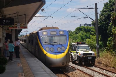 鐵道間隙檢查車現蹤社頭火車站  吸���民眾目光