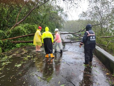 高雄六龜風雨強烈 住戶聯外道路受阻里長急通報