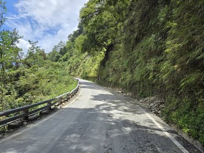 南橫霧鹿段護坡施工無法另闢便道 即起至年��交管