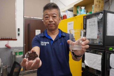 咖啡渣變身低碳木炭 台科大產學助餐飲業邁向淨零