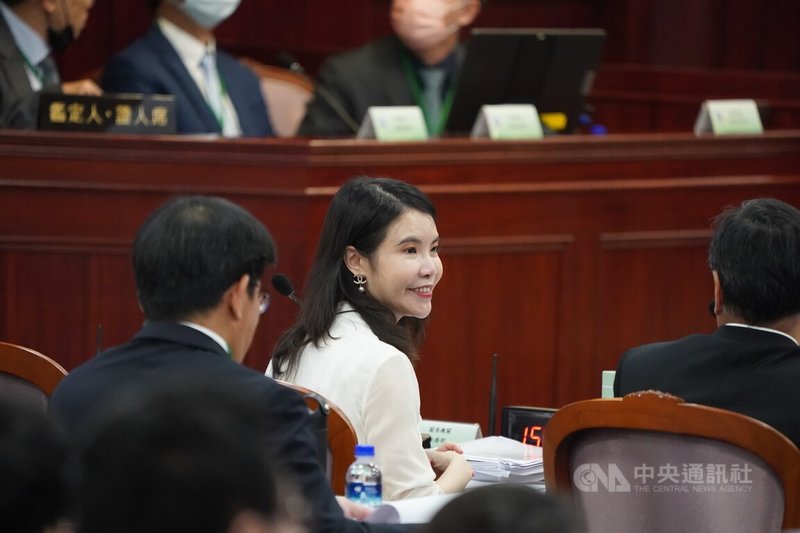 法務部檢察司副司長簡美慧（中）出庭表明死刑存廢立場。中央社記者徐肇昌攝 113年4月23日