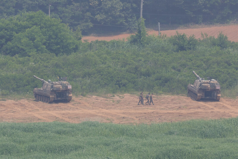 11日南韓K9自走砲在在兩韓非軍事區附近訓練。（韓聯社）