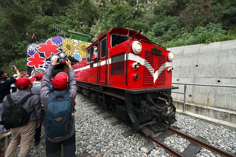 阿里山林鐵新建42號隧道5月辦竣工典禮，旅客期盼已久的林鐵終可望全線通車。（阿里山林鐵及文資處提供）中央社記者黃國芳傳真 113年6月29日