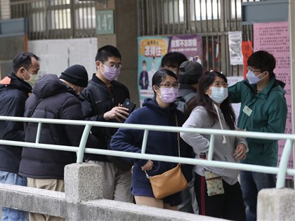 公投開高走低  學者：中間選民沒出來投票