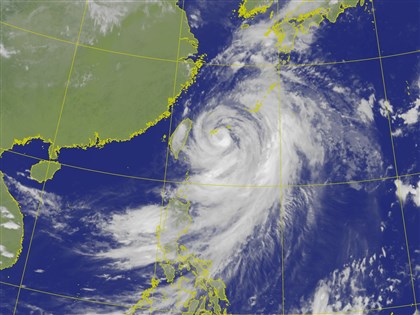 颱風軒嵐諾3日晚至4日上午最接近台灣 氣象局估暴風圈觸陸時間延後