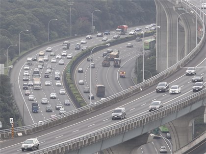 西部國道多處路段壅塞 估��午3時紓解