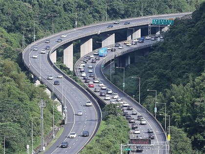 除夕高速公路路況大致順暢 下午國5南向為重點壅塞路段