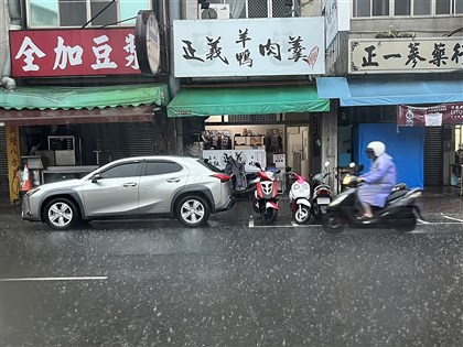 高雄大雷雨多處積水 鳳山前鎮等6區淹水一級警戒