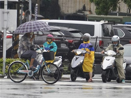 滯留鋒面北移加西南風增強 全台防瞬間強降雨