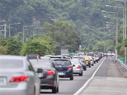 元旦連假首日國道9路段易塞 行車時間平日3至5倍