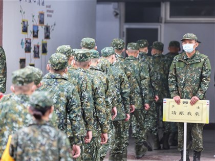 1年制義務役入伍新兵喊沒那麼恐怖 憲兵緝毒犬安檢【圖輯】