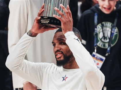 里拉德三分球狂飆獨得39分 NBA明星賽東區211分大勝西區