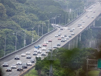 清明連假第3天國道上午2路段易雍塞 國5下午北向高乘載