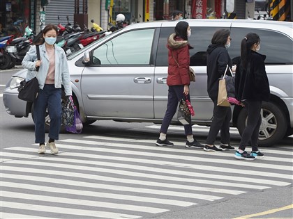 交通微罪不開放檢舉最快6月上路 未戴安全帽、人行道違停等除外