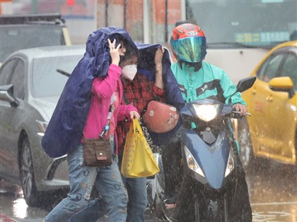 鋒面影響至24日 中部以北22日留意豪雨大雨