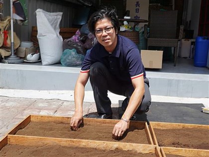 咖啡渣製作蚊香木炭 張智閔發揮永續農業創意