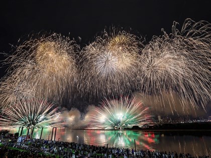 大稻埕夏日節逾10萬人次  無風雨七夕煙火效果佳