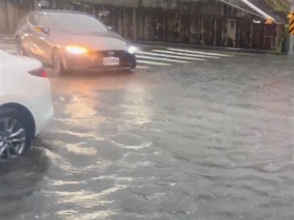 台南局部大雨水淹20公分  小東、大同地下道封閉