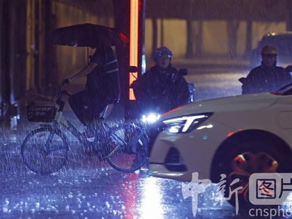 颱風貝碧佳登陸上海帶來強風豪雨 陸海空交通均受影響