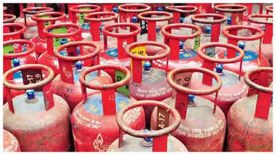 ಗುಡ್‌ನ್ಯೂಸ್‌ ..! ಸತತ 4ನೇ ಬಾರಿಗೆ LPG ಸಿಲಿಂಡರ್‌ ಬೆಲೆ ಇಳಿಕೆ! ಜುಲೈ 1ರ ದರ ಇಲ್ಲಿದೆ 