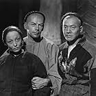 Ching Wah Lee, Paul Muni, and Luise Rainer in The Good Earth (1937)