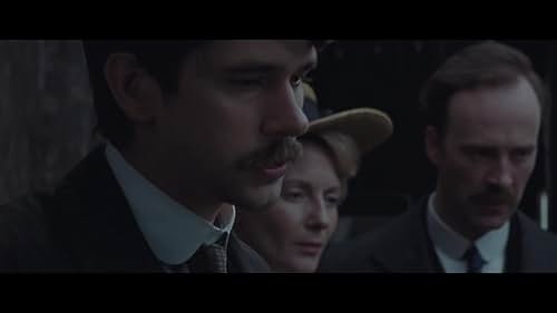 Suffragette: Taking George (Featurette)