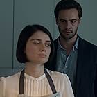 Eve Hewson and Tom Bateman in Behind Her Eyes (2021)