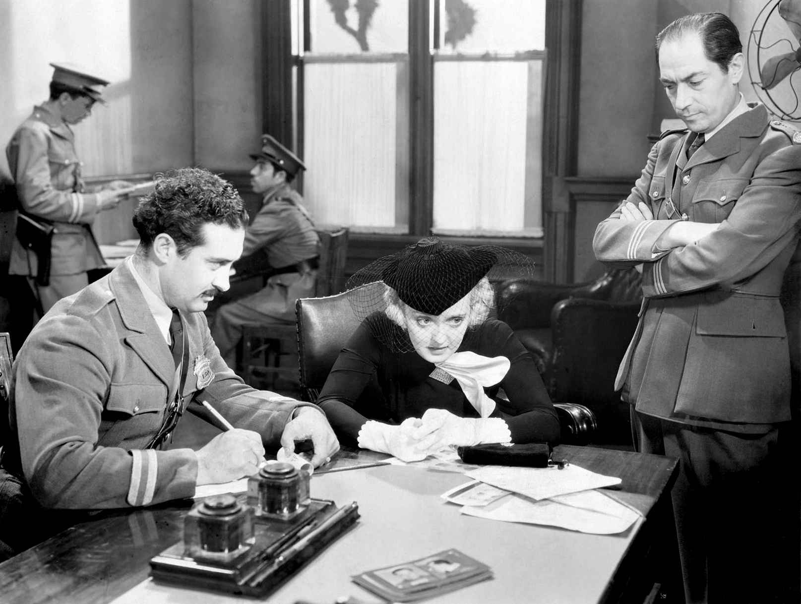 Bette Davis and Frank Puglia in Bordertown (1935)