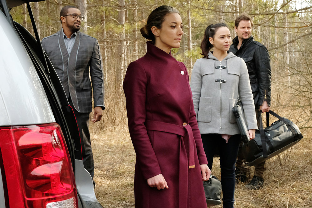 Roger Cross, Anthony Lemke, Zoie Palmer, and Melissa O'Neil in Dark Matter (2015)