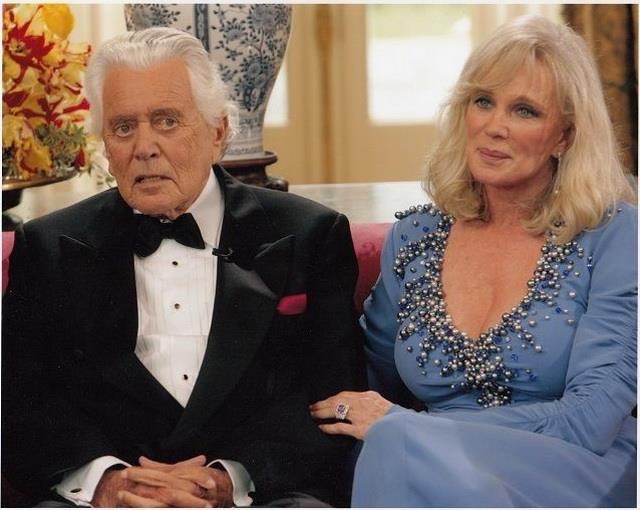 John Forsythe and Linda Evans in Dynasty Reunion: Catfights & Caviar (2006)