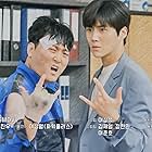 Lee Joon-hyuk and Kim Seon-ho in Yooryungeul Jabara (2019)