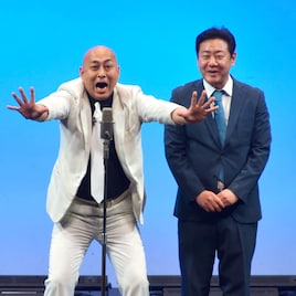錦鯉独演会「こんにちわー！」コール＆レスポンスで最高の初日　東京追加公演が決定
