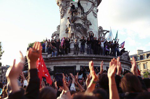 巴黎共和廣場，在歐洲議會選舉結束、馬克宏宣告解散國會後，有大批民眾在共和廣場抗議...
