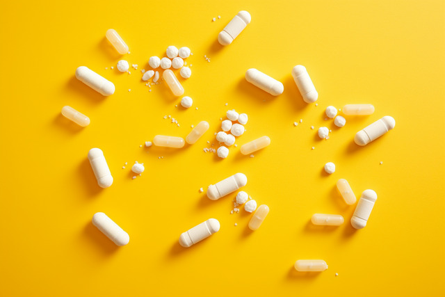 some pills are scattered on a yellow background, Health, Diet, Immunity Background image