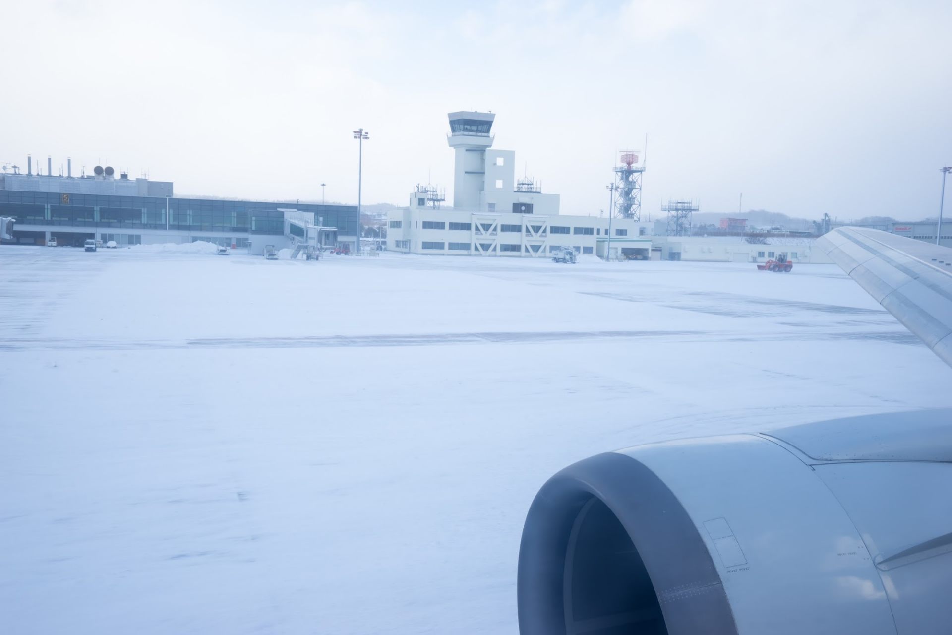 飛機在函館機場平安著陸了！