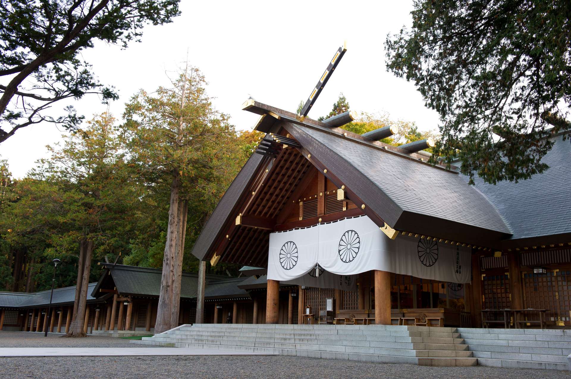 年間を通して参拝客が訪れる、北海道を代表する神社