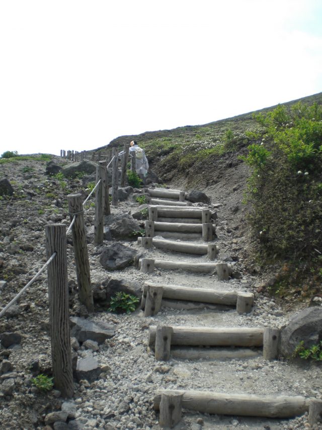 整設登山步道，是相當熱門的登山景點