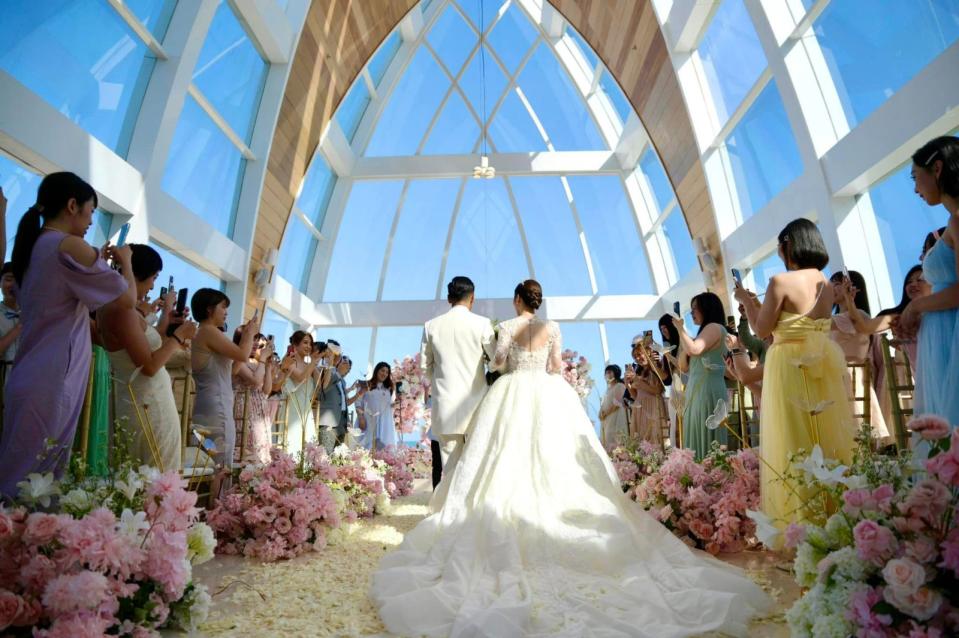 房業涵與老公在峇里島舉行教堂婚。翻攝房業涵臉書