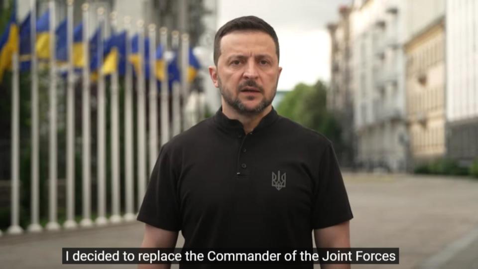 烏克蘭總統澤倫斯基25日突然宣佈，拔除聯合部隊司令索多爾中將職務。（圖／翻攝自烏國總統府）