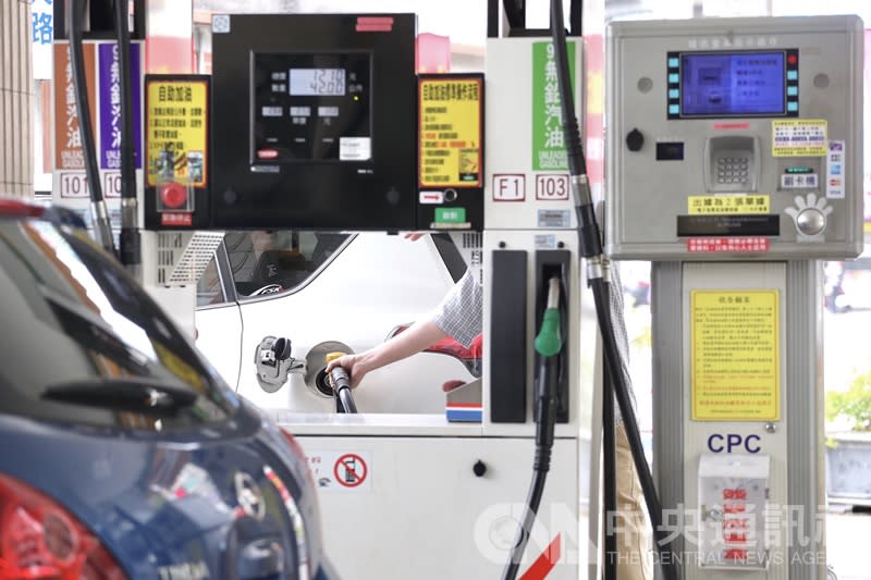 依照中油油價公式，估汽、柴油16日起漲0.4元，實際價格依中油15日中午公布為準。（中央社／資料照片）